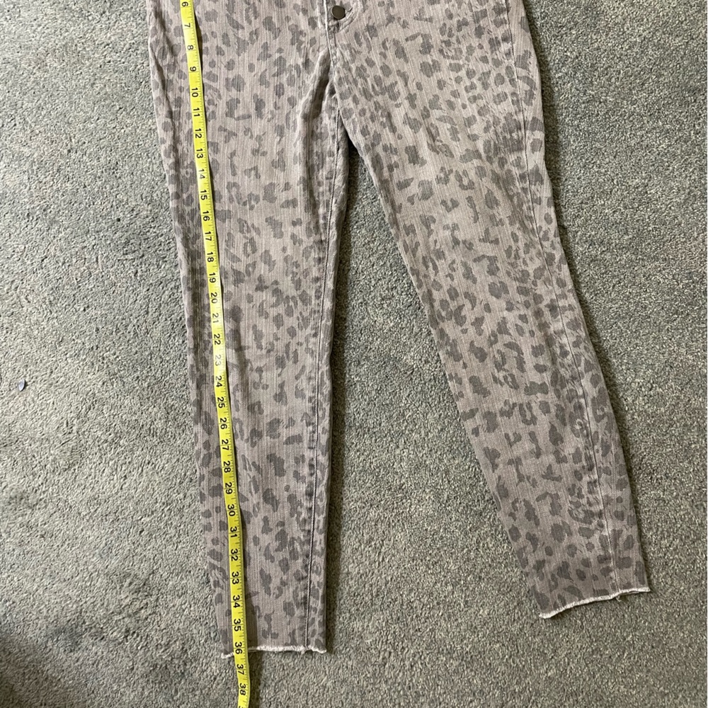 Kut from the Kloth ankle-straight-raw-hem-jean with button fly. - Picture 3 of 6